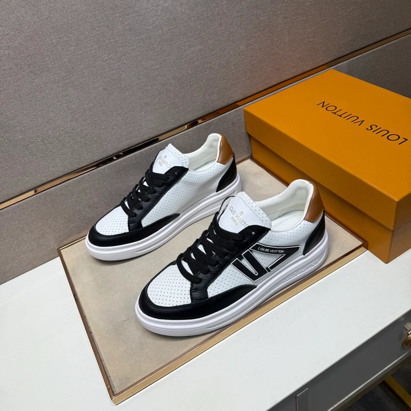 ⬛️Men's shoes 💰p420 [LV～] Men's casual shoes 2025z cabinet sales simultaneously 🔶Size: 38-44 #️⃣ 🔷6 colors🔜The upper is made of multi-material splicing ➕Genuine leather lining, comfortable and breathable, sole: original comfortable and wear-resistant outsole, ⚠️Real thing📱Photographed🎬The real thing is better📢📢📢